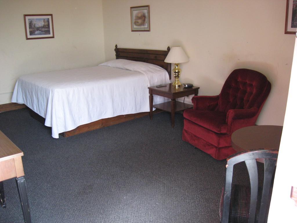 Candlelight Inn Скотсблъф Стая снимка