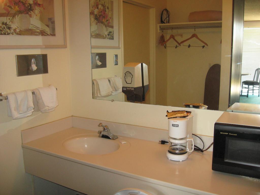 Candlelight Inn Скотсблъф Екстериор снимка