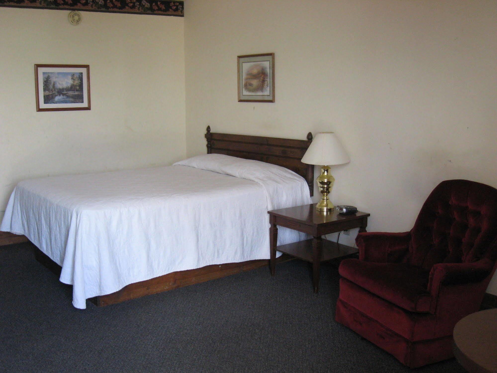 Candlelight Inn Скотсблъф Екстериор снимка
