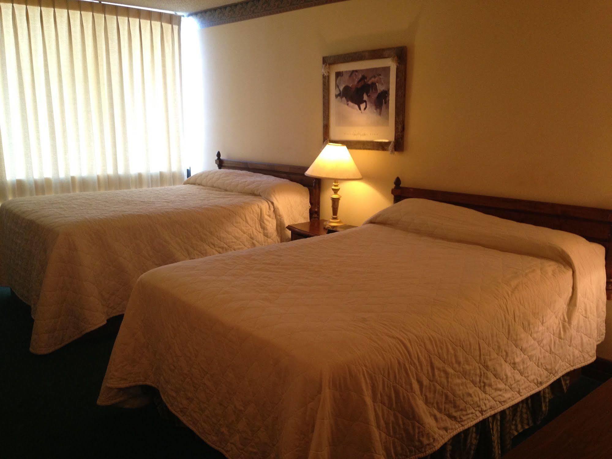 Candlelight Inn Скотсблъф Екстериор снимка